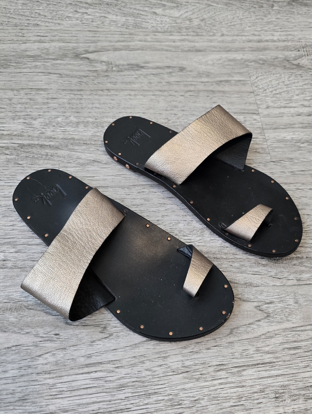 Beek Finch Toe Ring Bronze Strap Leather Sandals